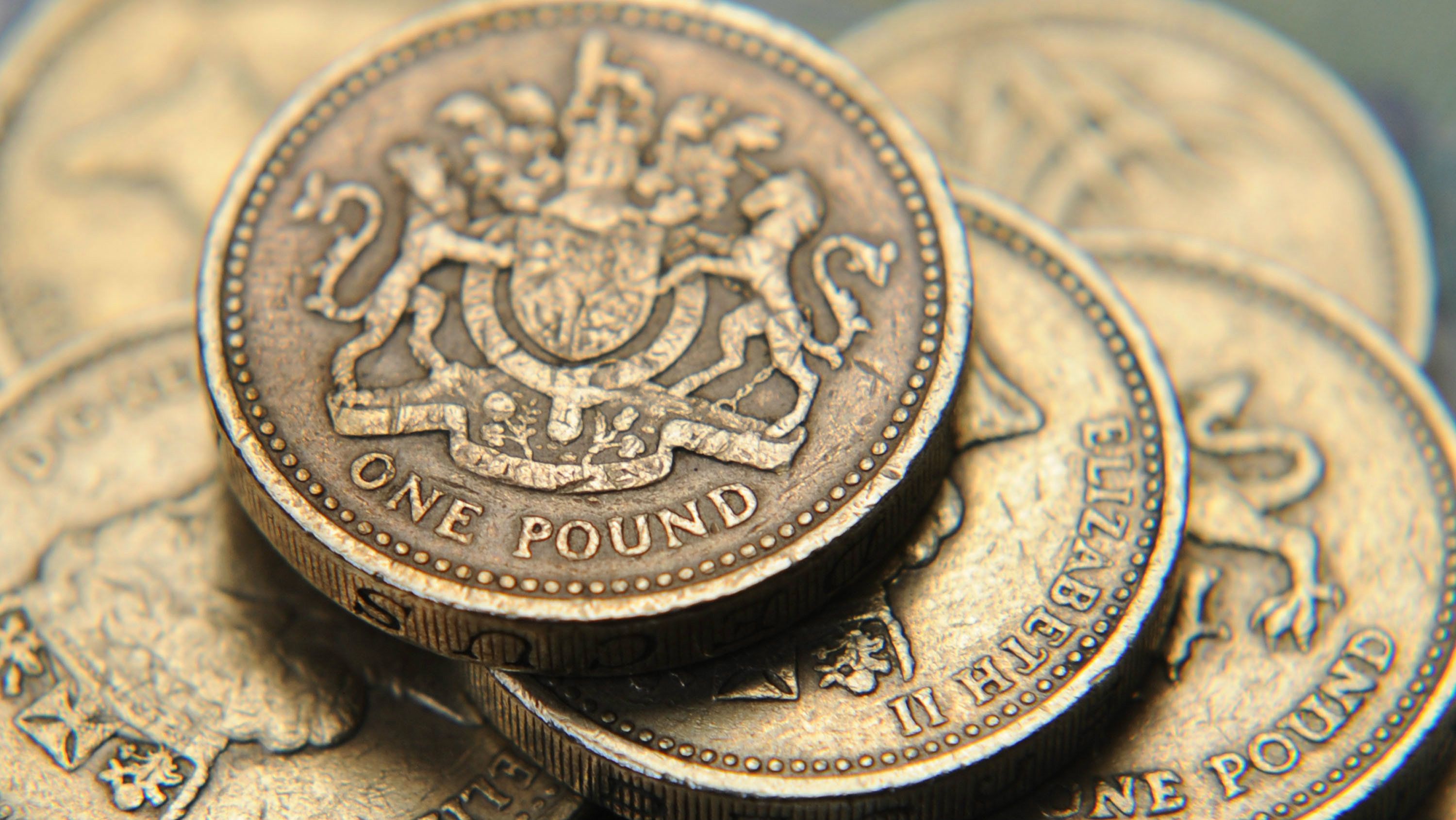 FxPro: Pound supported by Strong U.K. Labor Market data