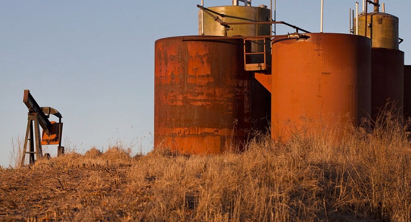 Brent rolled back from $ 70 due to rising US crude stocks