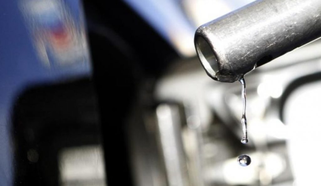 Stocks, Bonds Edge Up; Oil Climbs on Iran Tensions