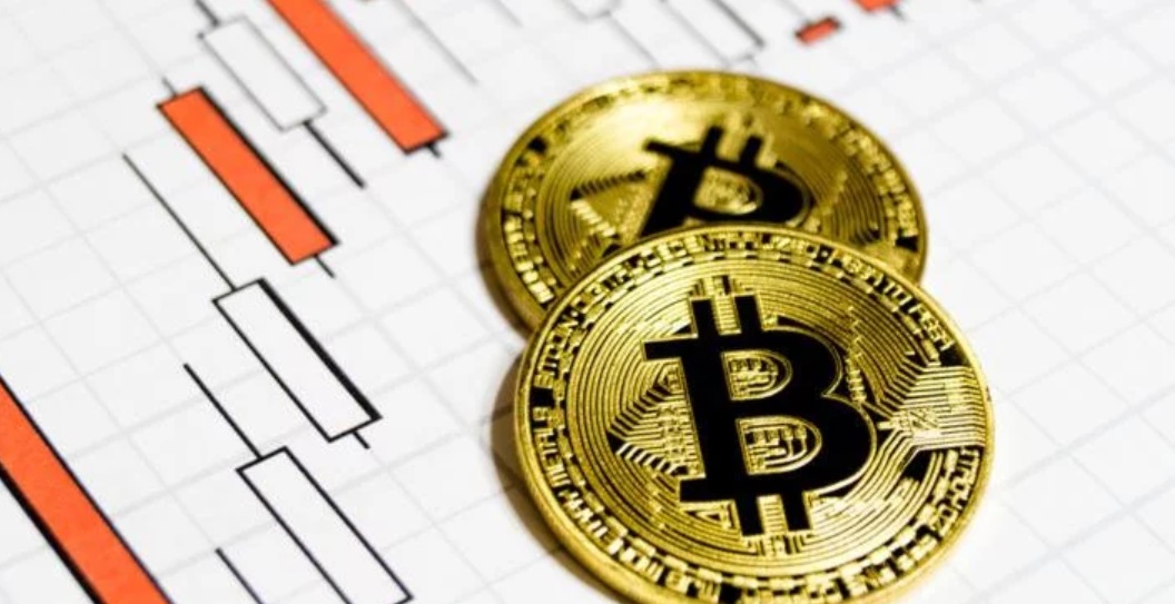 Crypto Bull Analyst Predicts Sharp Bitcoin Price Correction Below $10,000