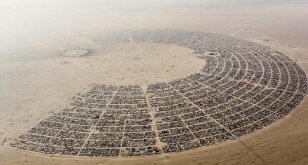 Bitcoin Price Crash is Burning Man’s Fault & Fed Will Hike Rates 3x: Tom Lee