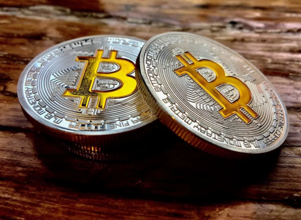 Bit-comment: Bitcoin remains on top