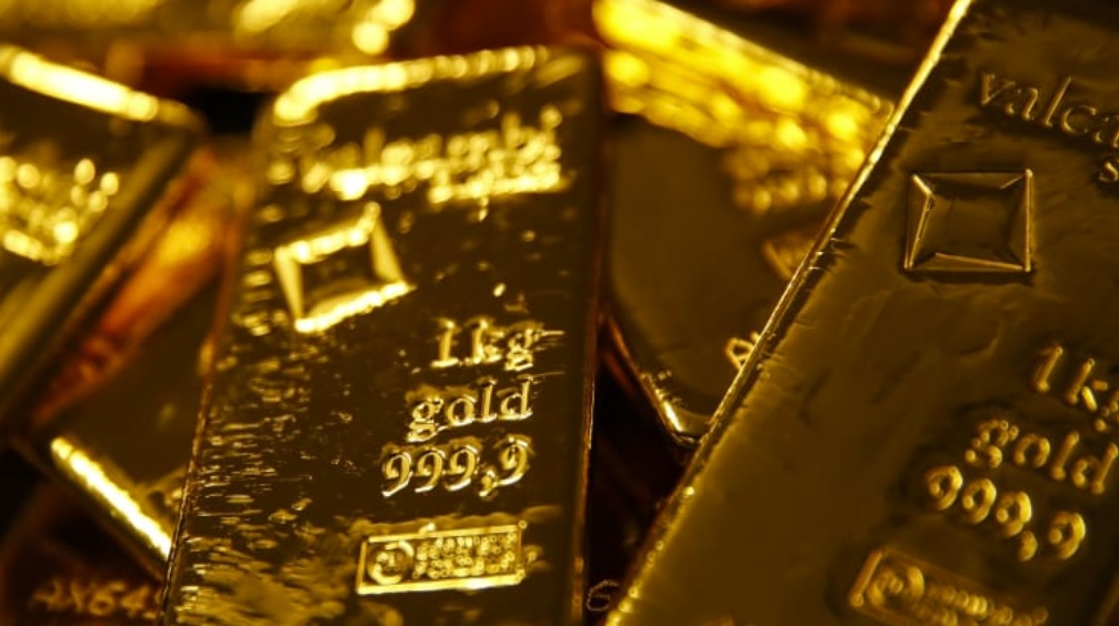 Gold prices could soar to $2,000 next year, says strategist