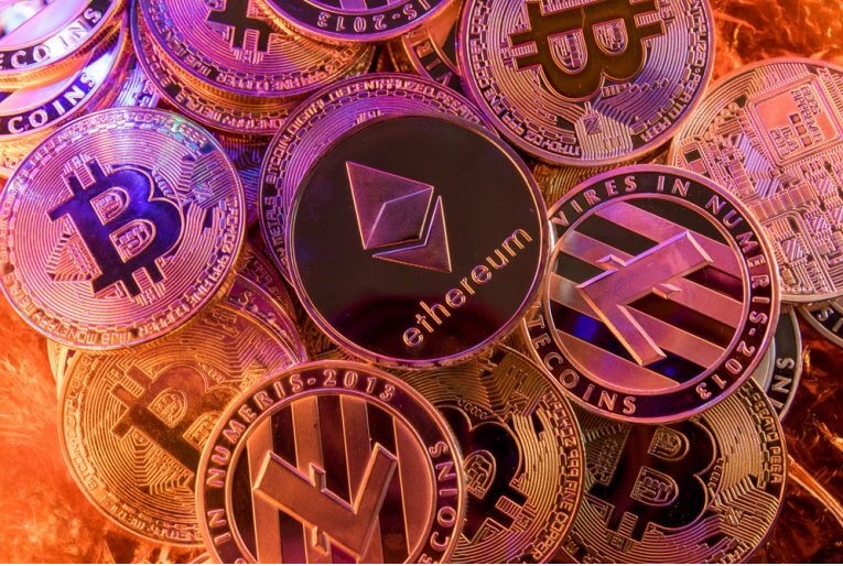 Crypto Investor Declares Alt Season as Litecoin, Ethereum and EOS Come Alive