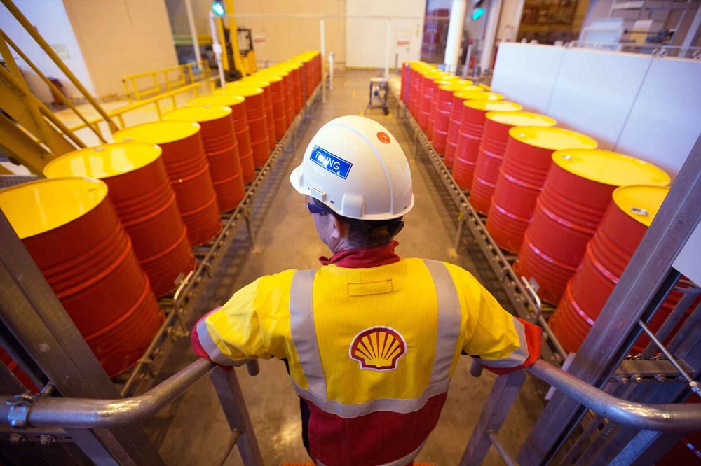 Shell’s full-year net profit tumbles 23% on lower oil and gas prices