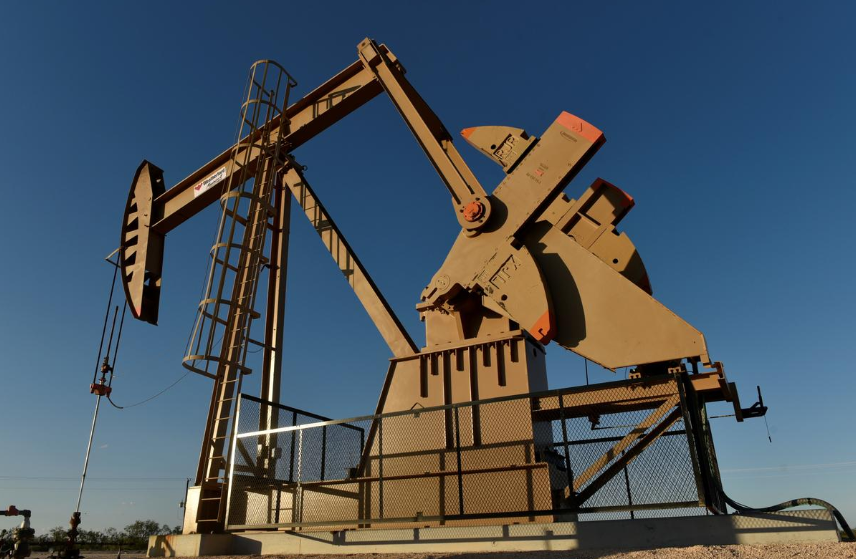 U.S. drillers expected to slash oil & gas rigs to lowest ever